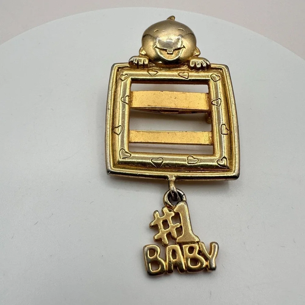Vintage 90s Gold Tone #1 Baby Picture Frame Brooch Pin Charm Motherhood Jewelry‎